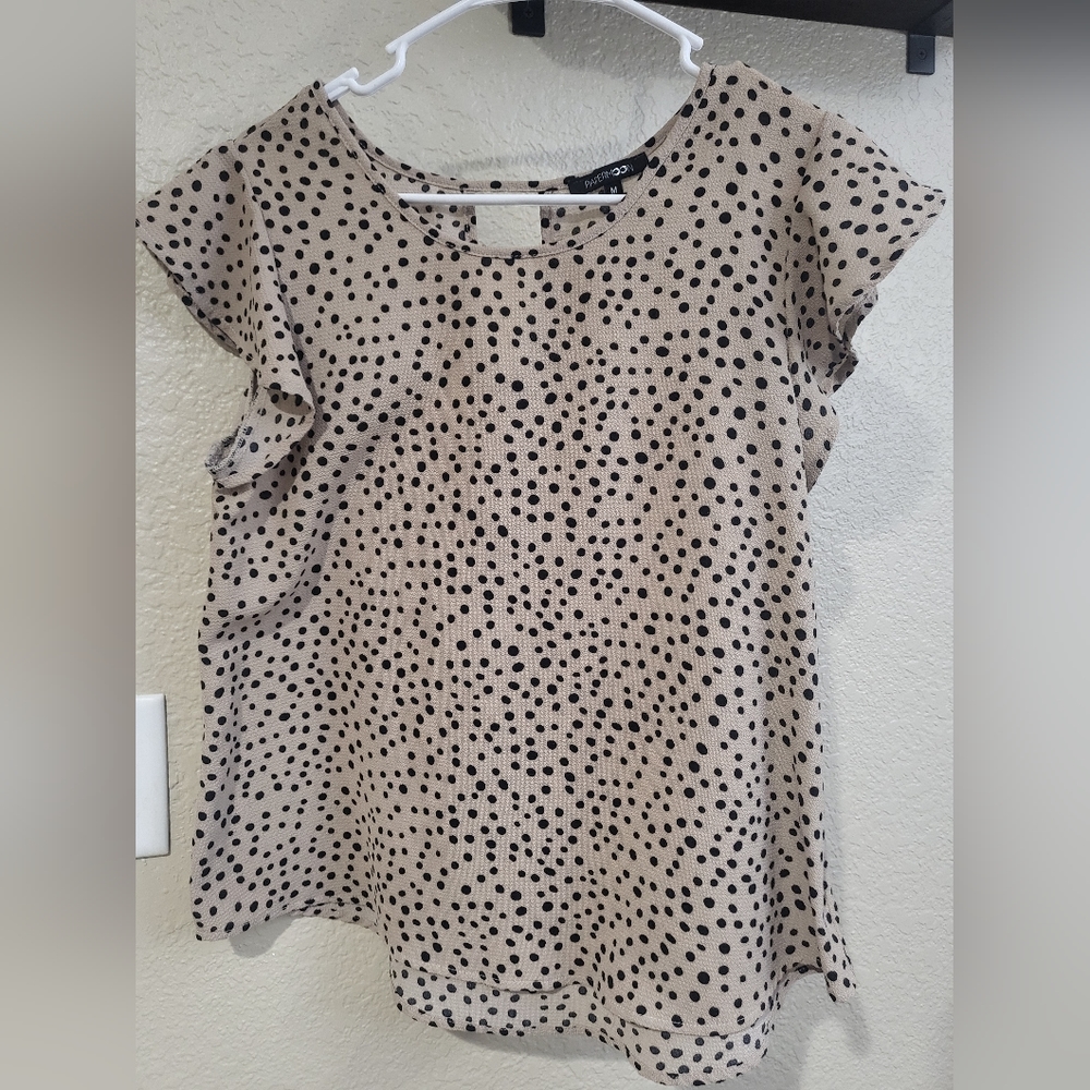 Ruffle Sleeve Spotted Top